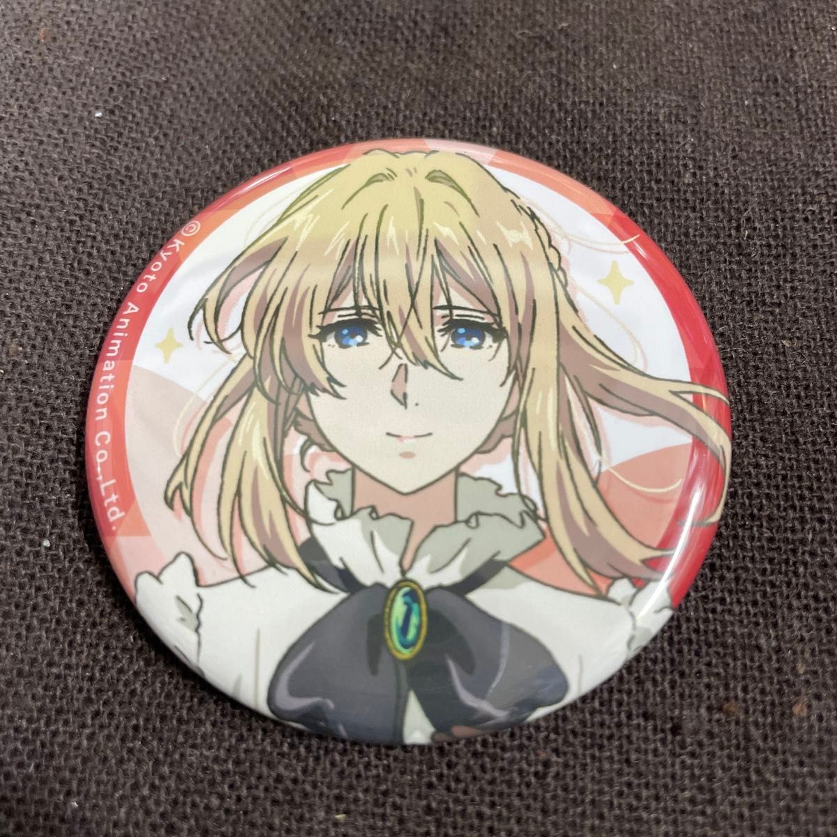 京アニのセカイ展 ヴァイオレット・エヴァーガーデン 缶バッジ｜Yahoo