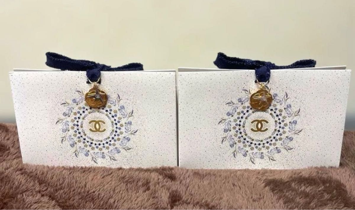 新品/2セット】シャネルホリデー限定チャーム付きギフトバッグセット