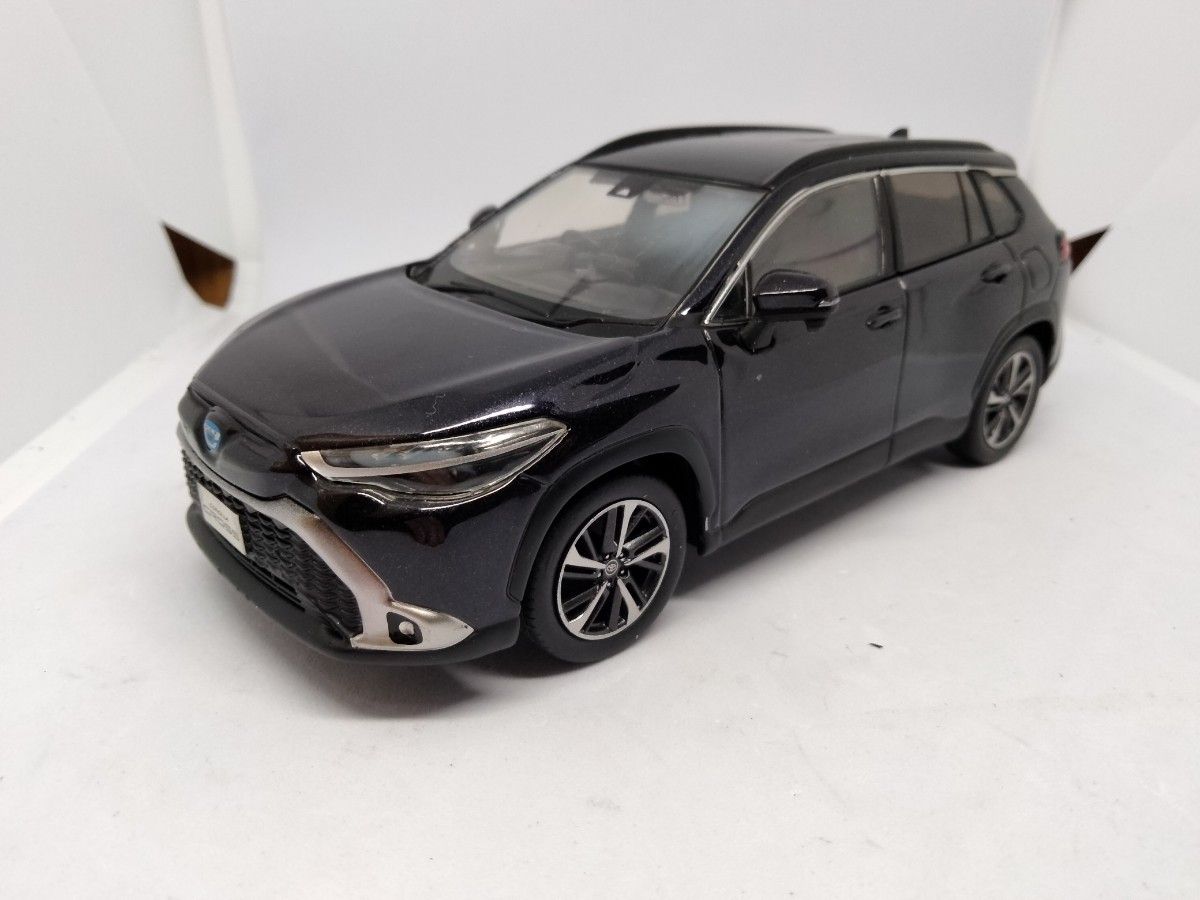 2台セット① トヨタ カローラクロス ミニカー カラーサンプル 1/30