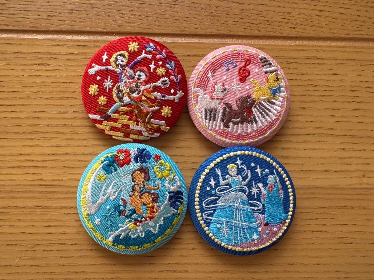 刺繍缶バッジビスケット2 ディズニー刺繍缶バッジ ディズニー Disney
