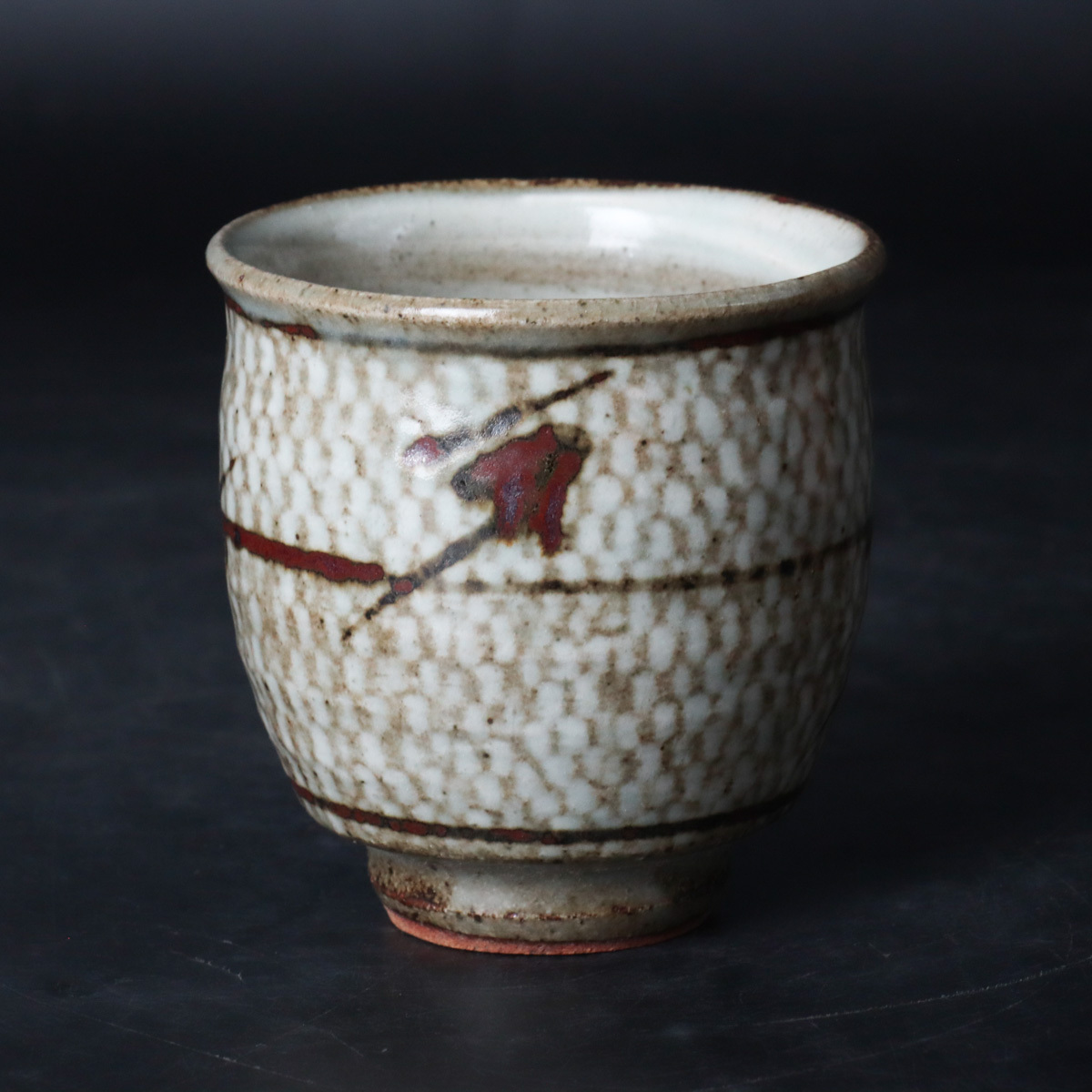 宙】人間国宝 島岡達三 益子焼 象嵌赤絵湯呑 高9.3cm 共箱 茶道具 民藝