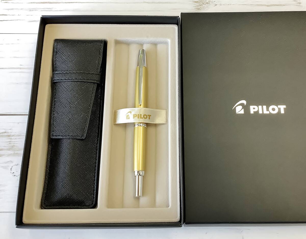 極美品】 パイロット 万年筆 キャップレス デシモ ハーベストイエロー