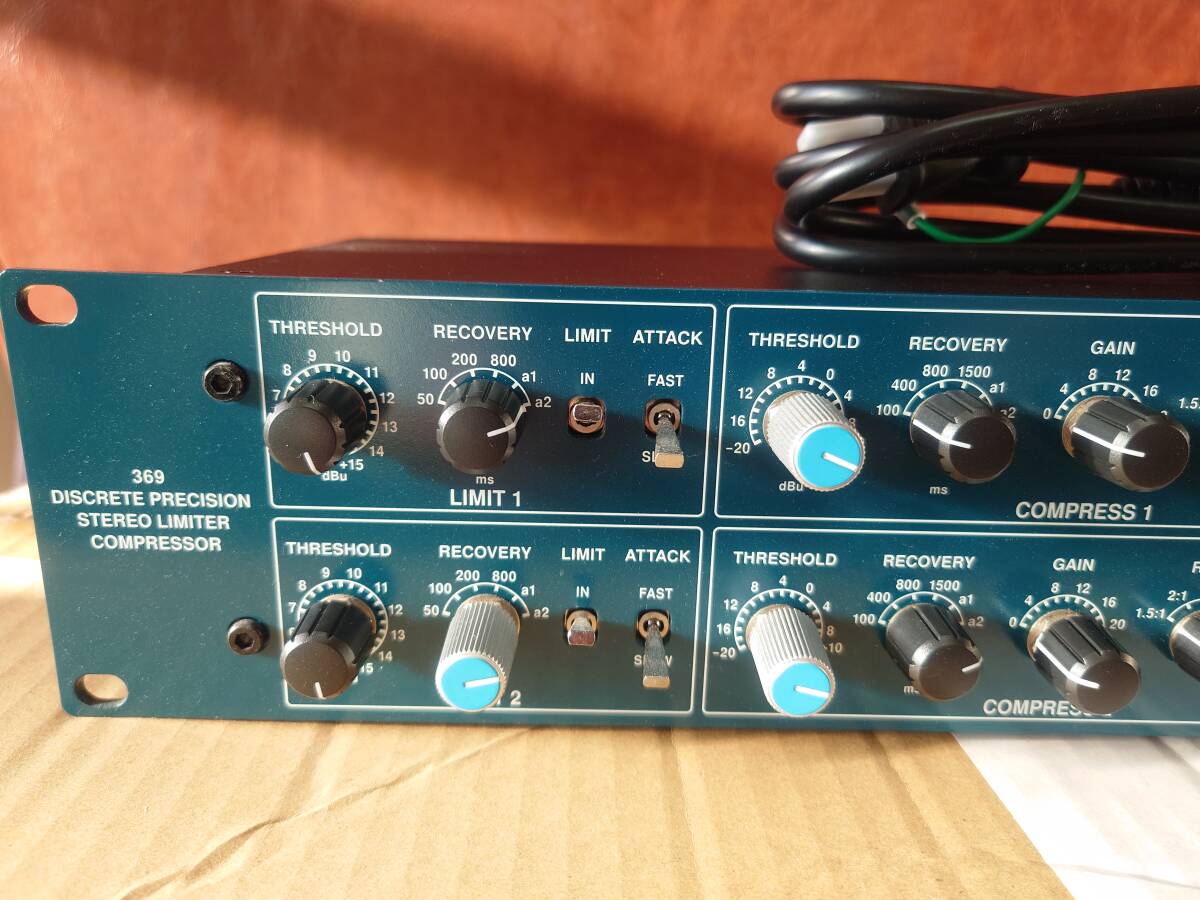 Behringer 369 2チャンネルコンプレッサー&リミッター BEHRINGER