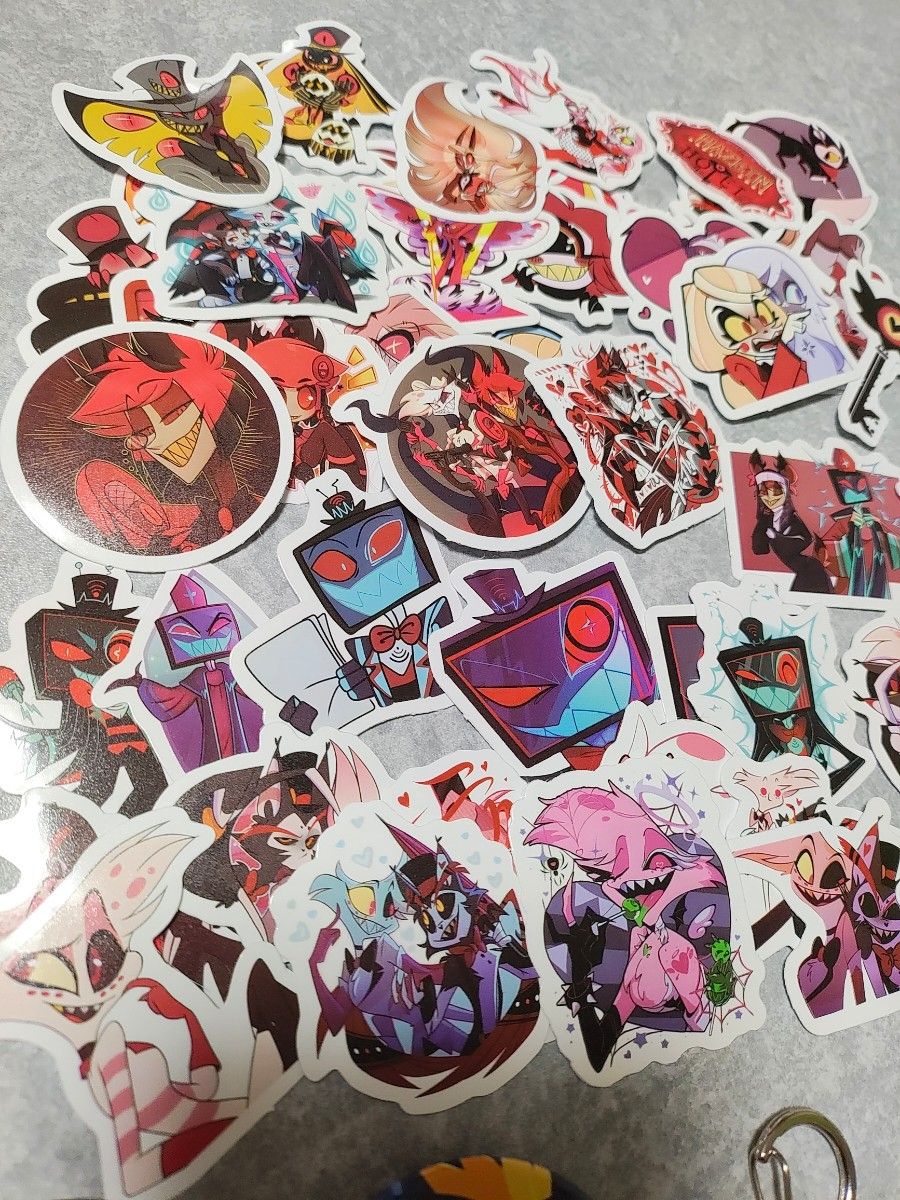 ハズビンホテル ストラス アダム アラスター 缶バッジ ステッカー