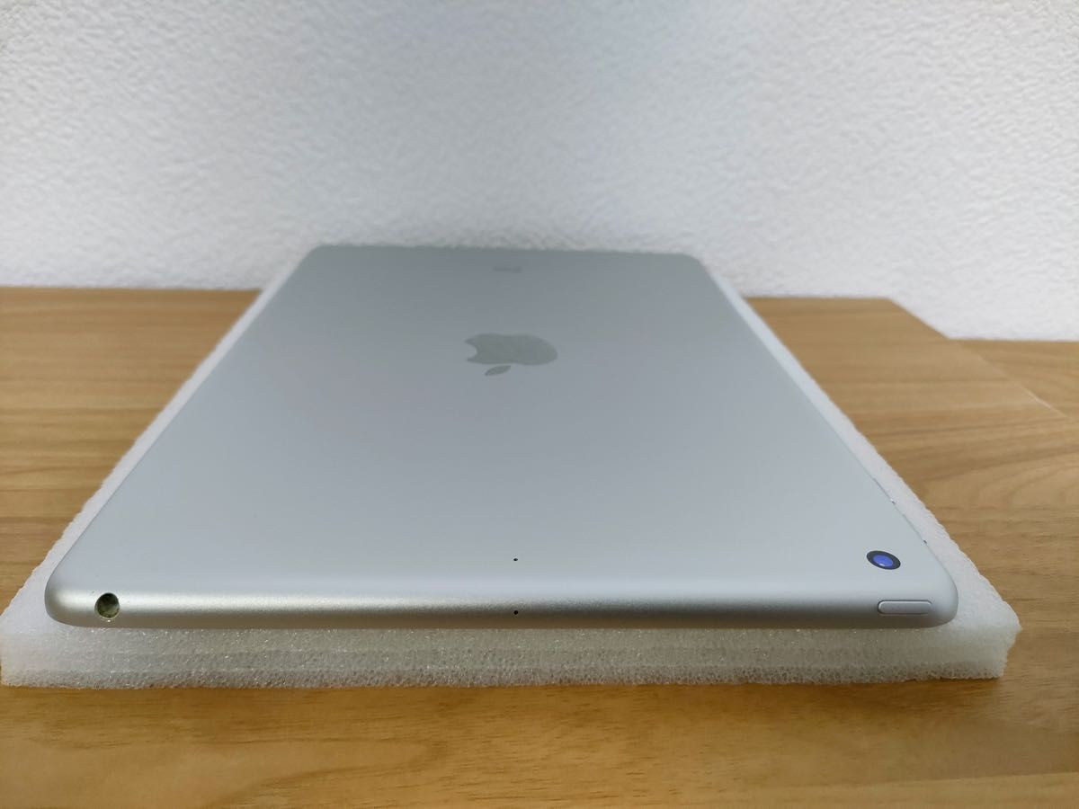 iPad 第6世代 Wi-Fiモデル 32GB シルバー MR7G2J/A A1893 動作確認済み