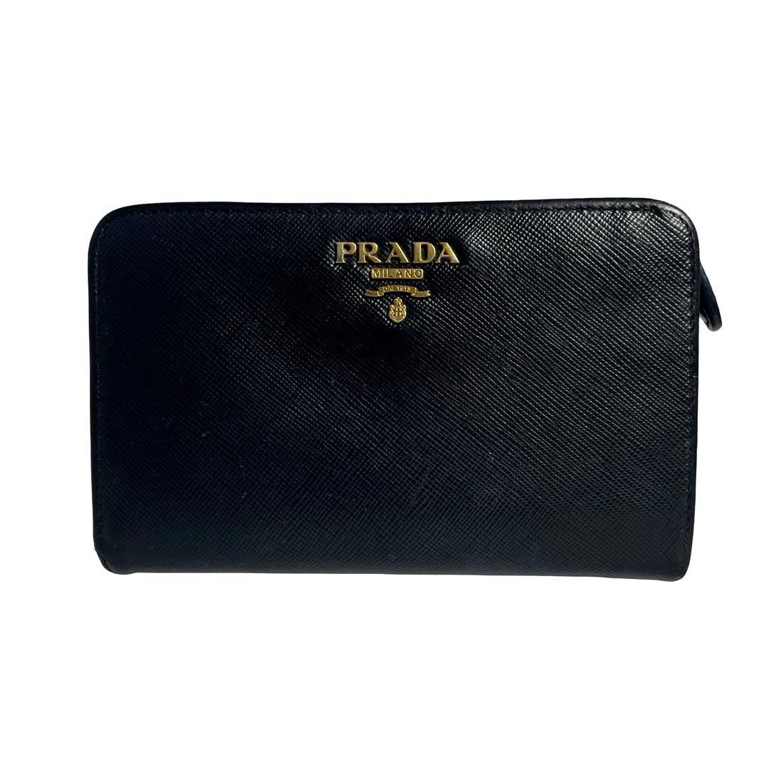 希少プラダ 二つ折り財布 サフィアーノレザー ロゴ金具 ブラック