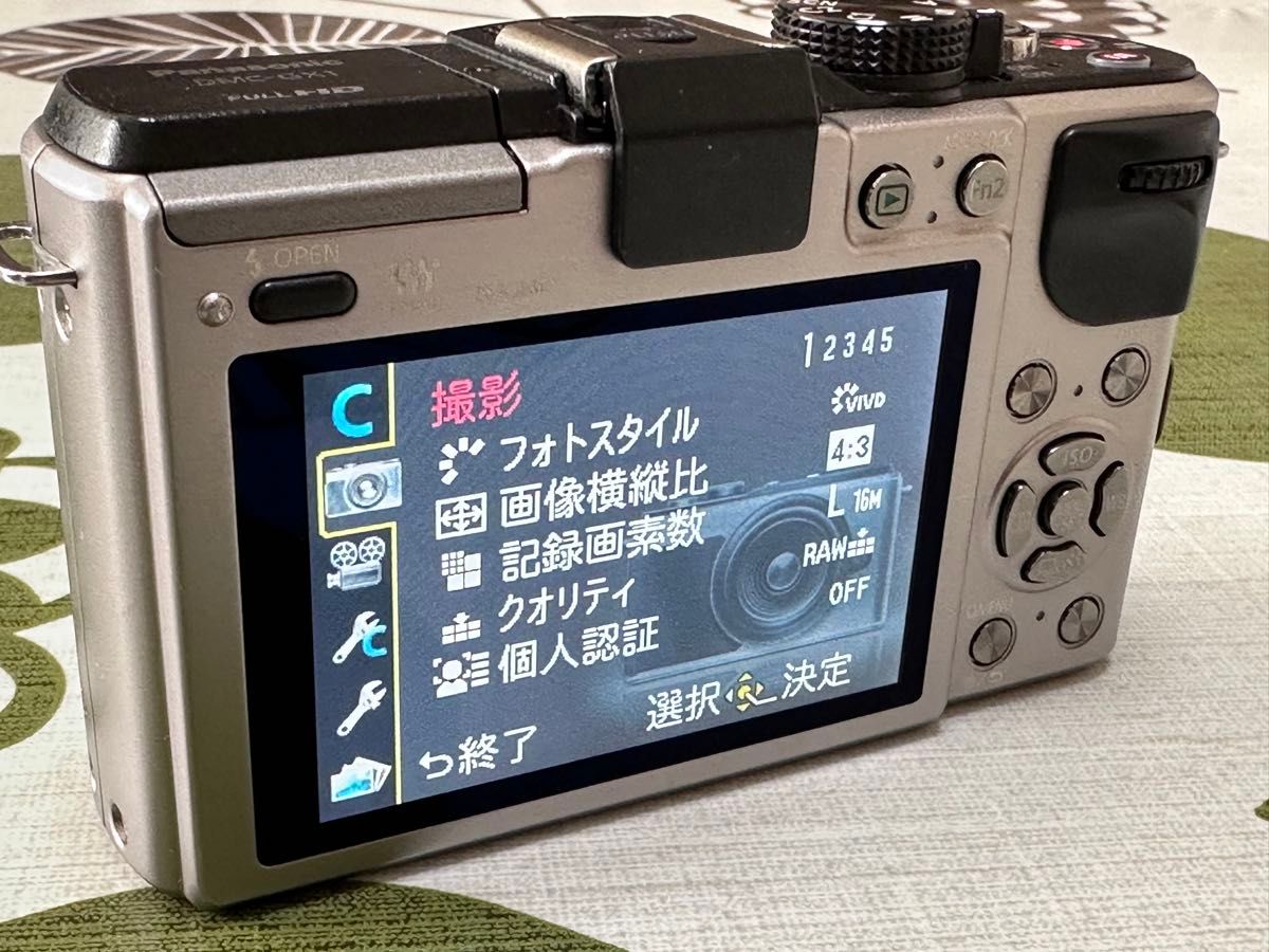 Panasonic LUMIX GX1 ミラーレス一眼 本体と充電器 Panasonic LUMIX