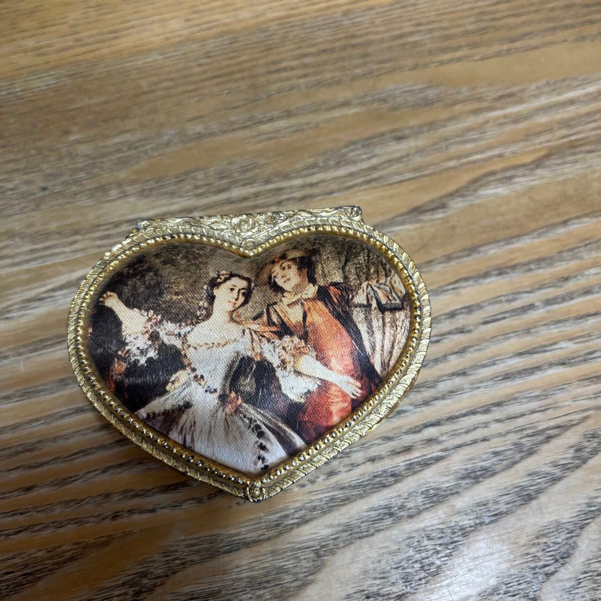 ハート型 小物入れ アンティーク風 絵画デザイン ゴールド｜Yahoo