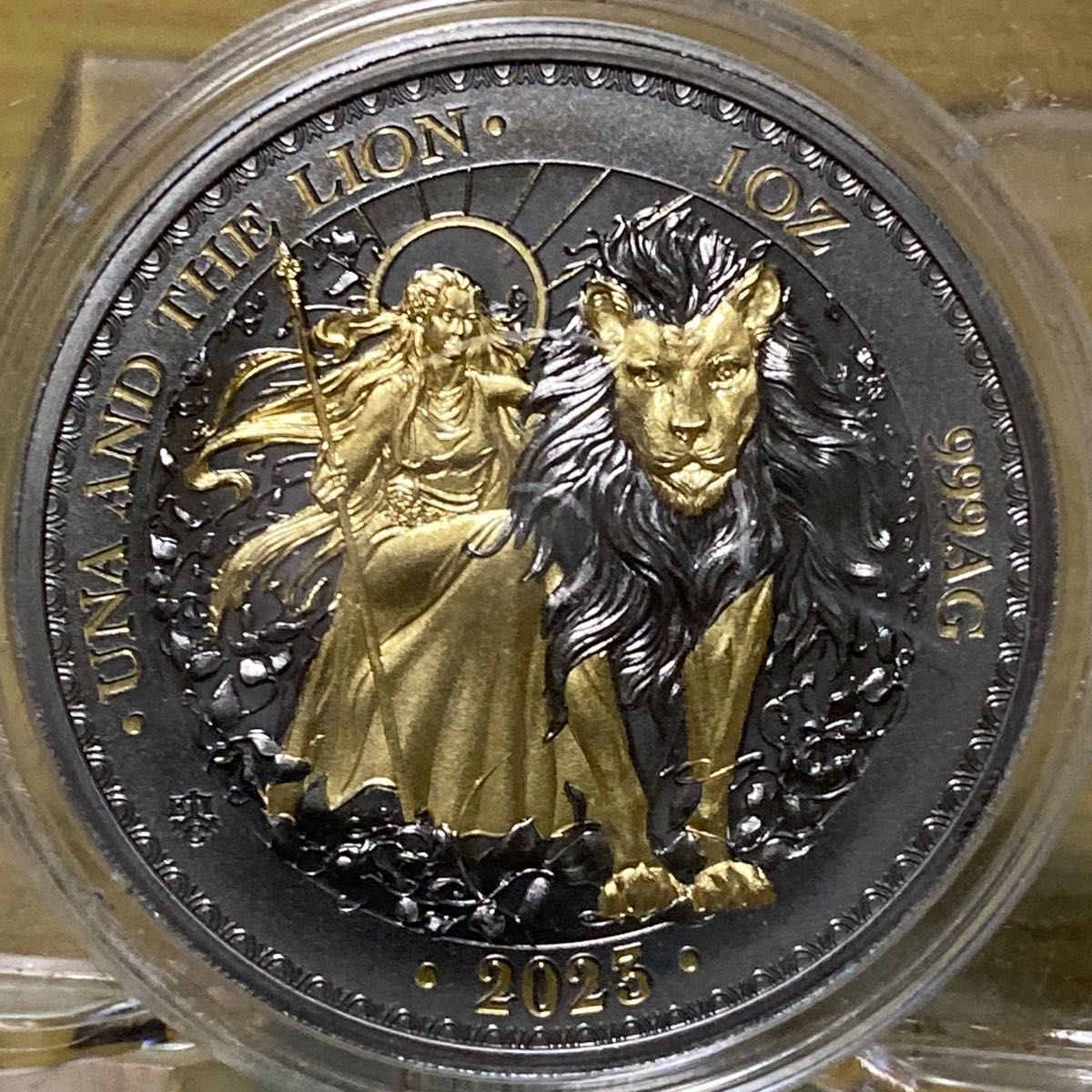 セントヘレナ】ウナとライオン ゴールドブラックエンパイア 1オンス