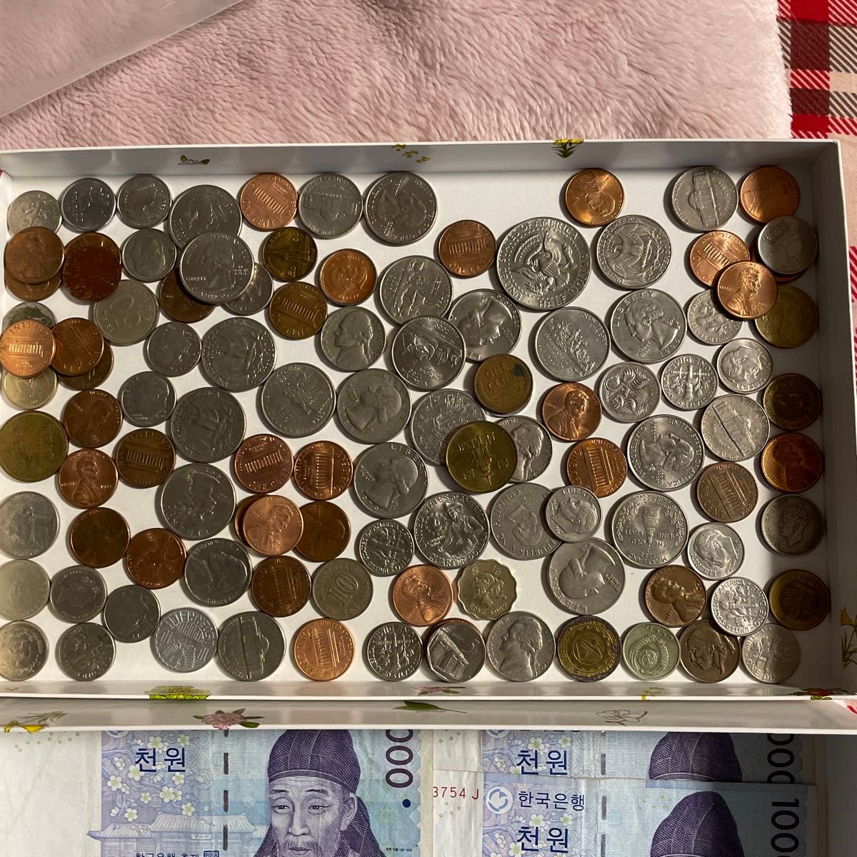 韓国 10000ウォン紙幣1枚 1000ウォン紙幣7枚アメリカ 100ドル紙幣1枚