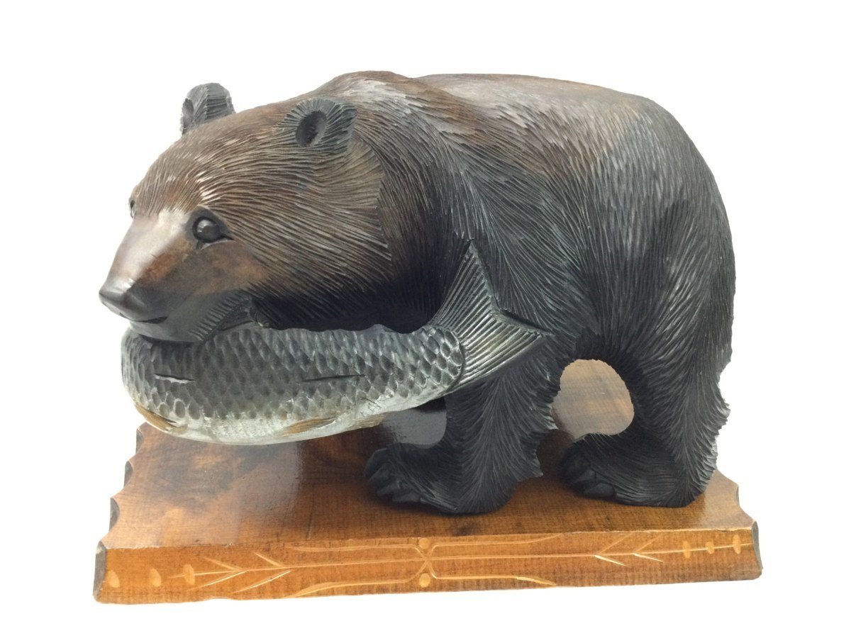 木彫りの熊 北海道洞爺湖お土産、八木作。1957年製作。土産物 昭和