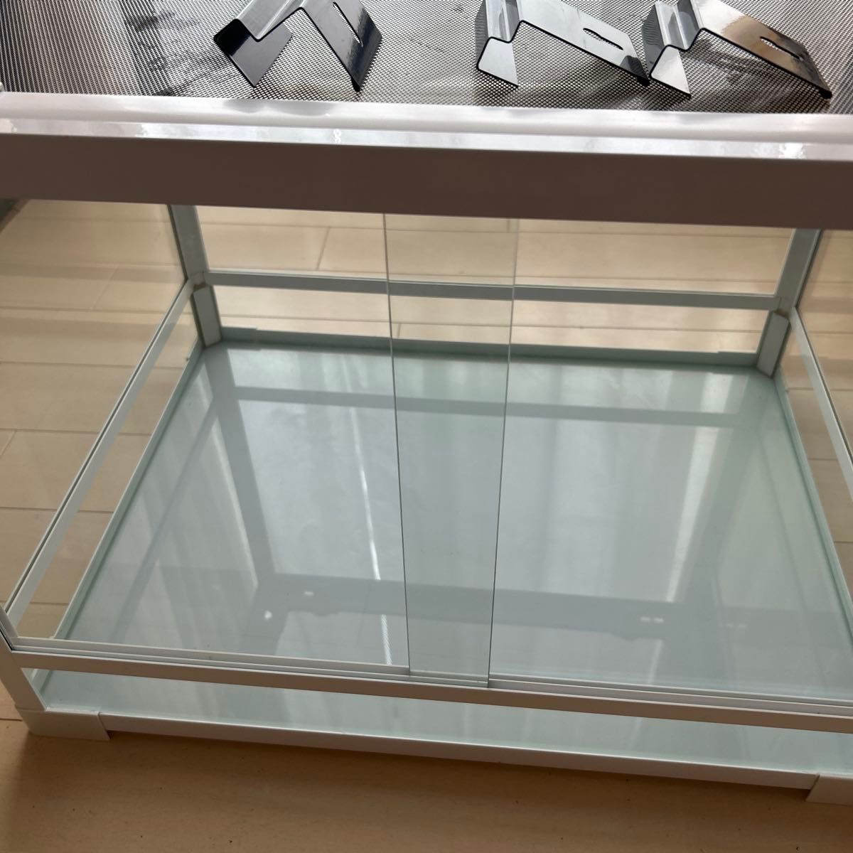 爬虫類飼育ケージ ガラス製の飼育ケージ メッシュ蓋付き 流木のおまけ