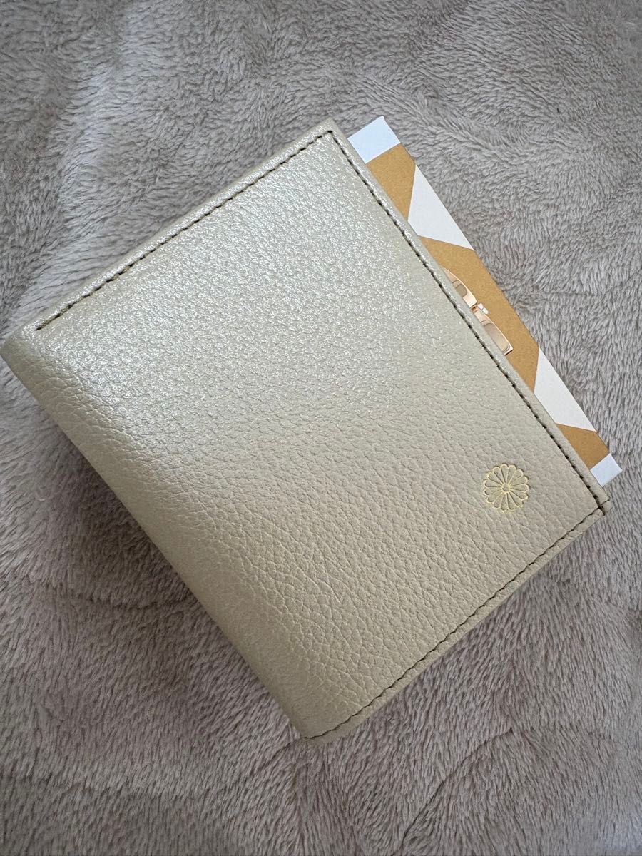 皇居限定 がま口 二つ折り財布 ゴールド 菊の御紋 牛革｜Yahoo!フリマ