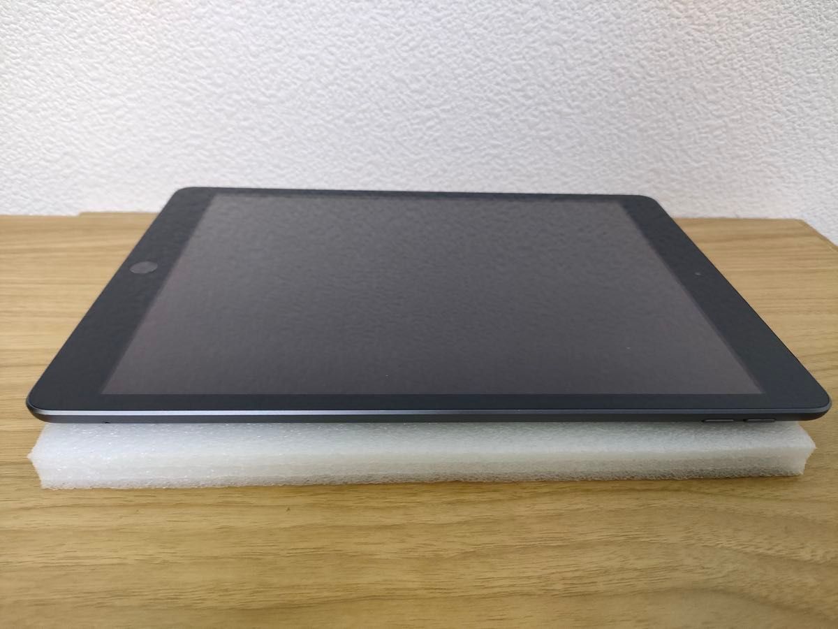 iPad 第8世代 Wi-Fi + Cellular 32GB スペースグレイ MYMH2J/A A2429