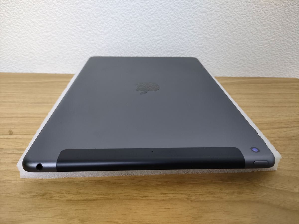 iPad 第8世代 Wi-Fi + Cellular 32GB スペースグレイ MYMH2J/A A2429