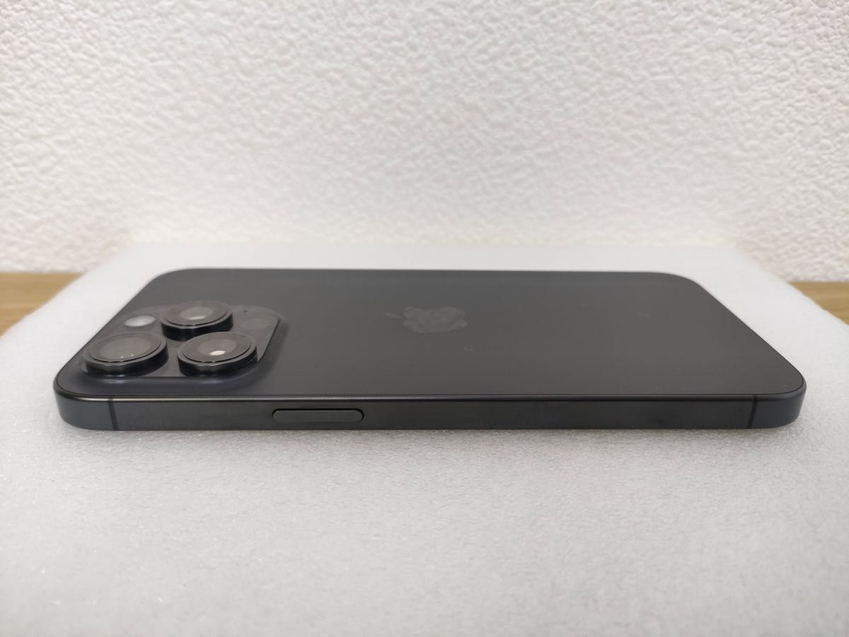 美品】iPhone 15 Pro Max SIMフリー 512GB ブラックチタニウム MU6U3J