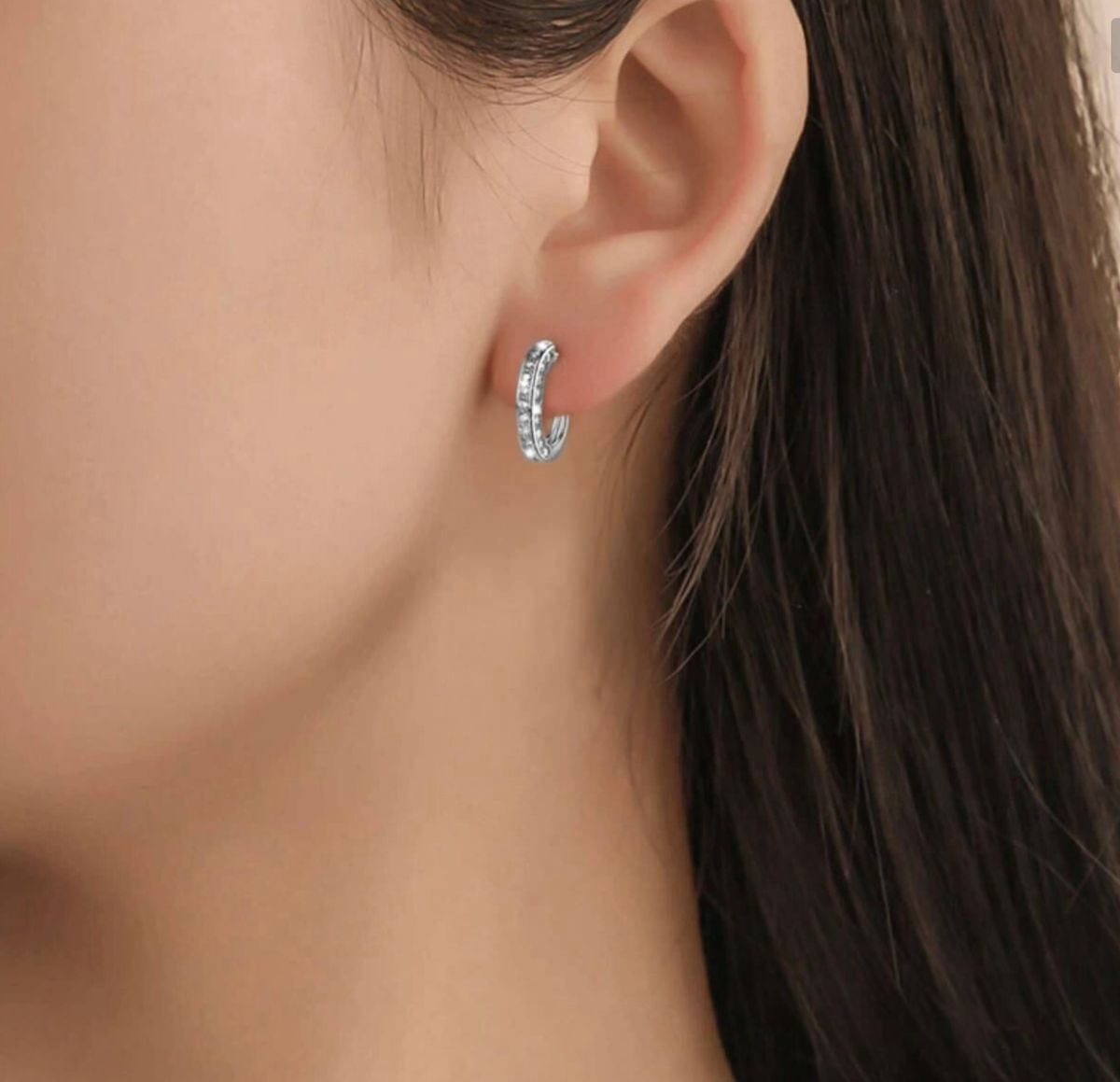 新品 輝き保証 スワロフスキー フープ ピアス シルバー ジュリーポーチ