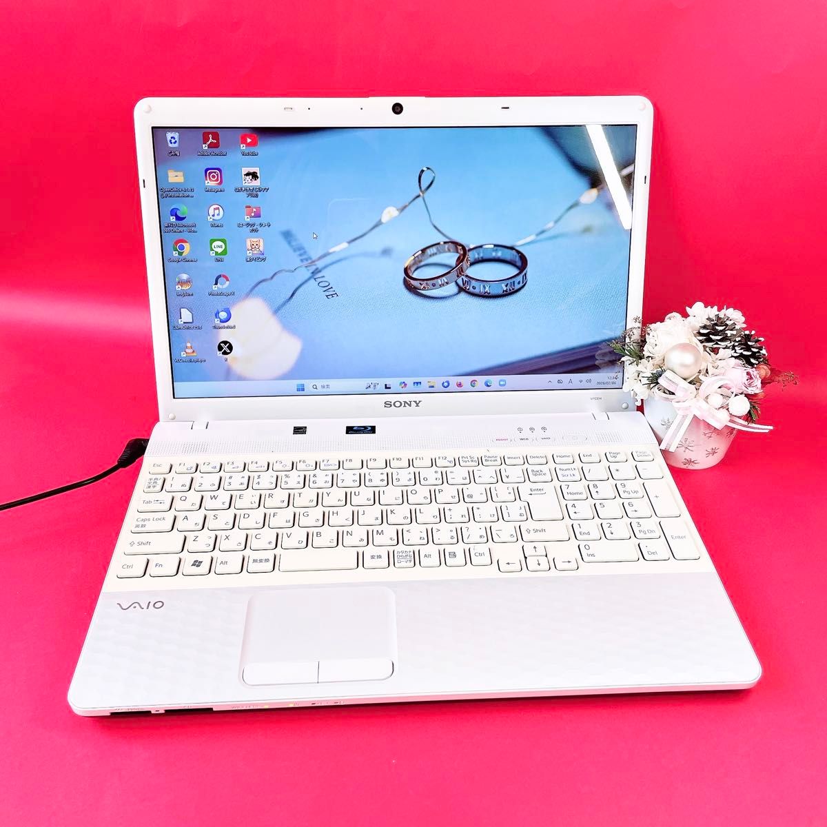 Corei7 おしゃれ白VAIOノートパソコン Windows11 メモリ8GB カメラ