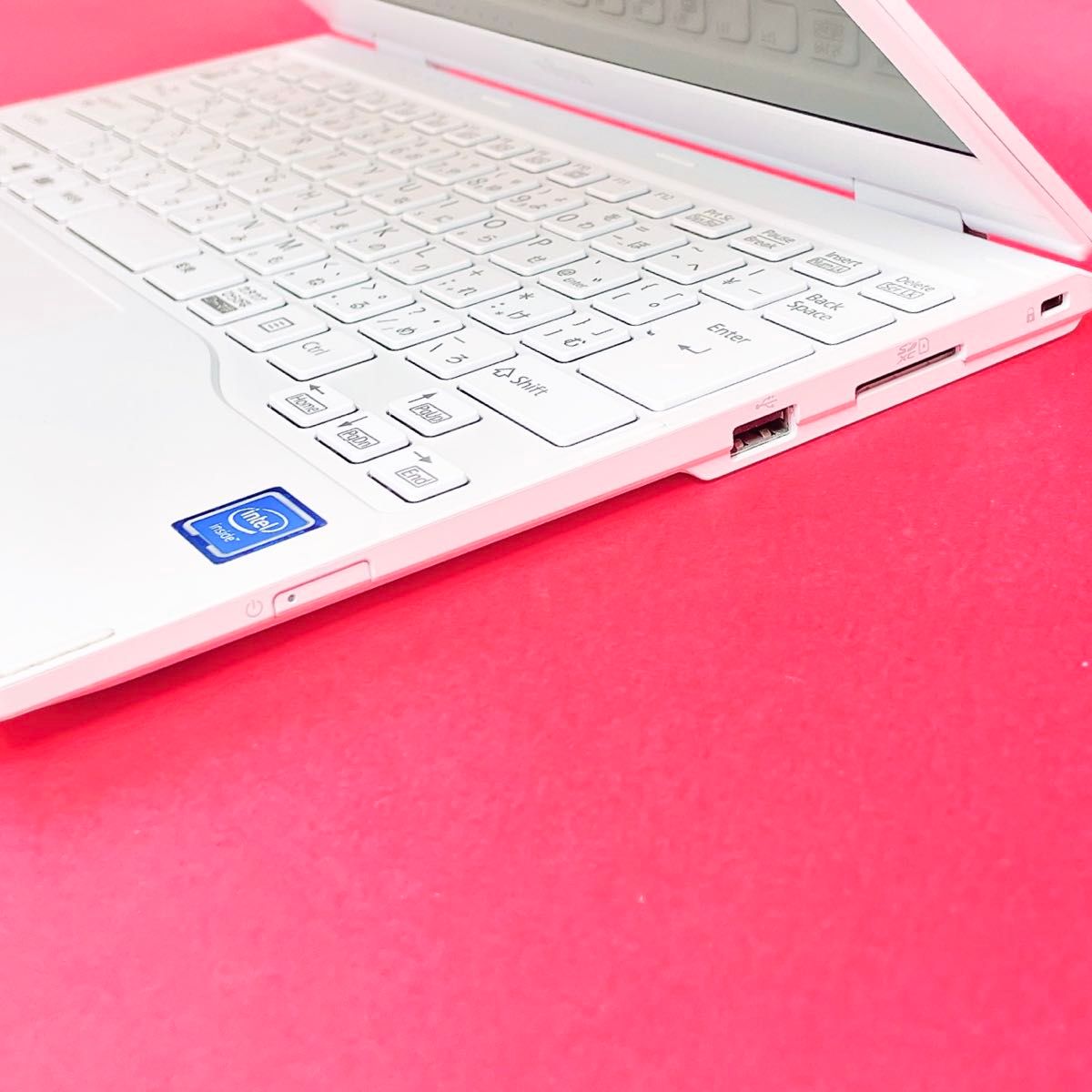 サクサク動く 小型軽量ノートパソコン 薄型 可愛いホワイト 白