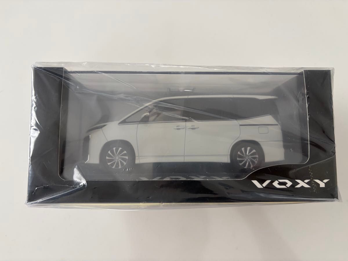 1/30 トヨタ ヴォクシー 90 ホワイトパールクリスタルシャイン カラー