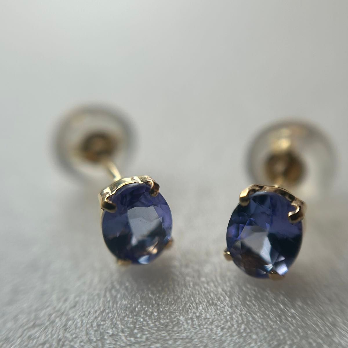 新品 タンザナイト k18 YG オーバル スタッドピアス 一粒ピアス 18金