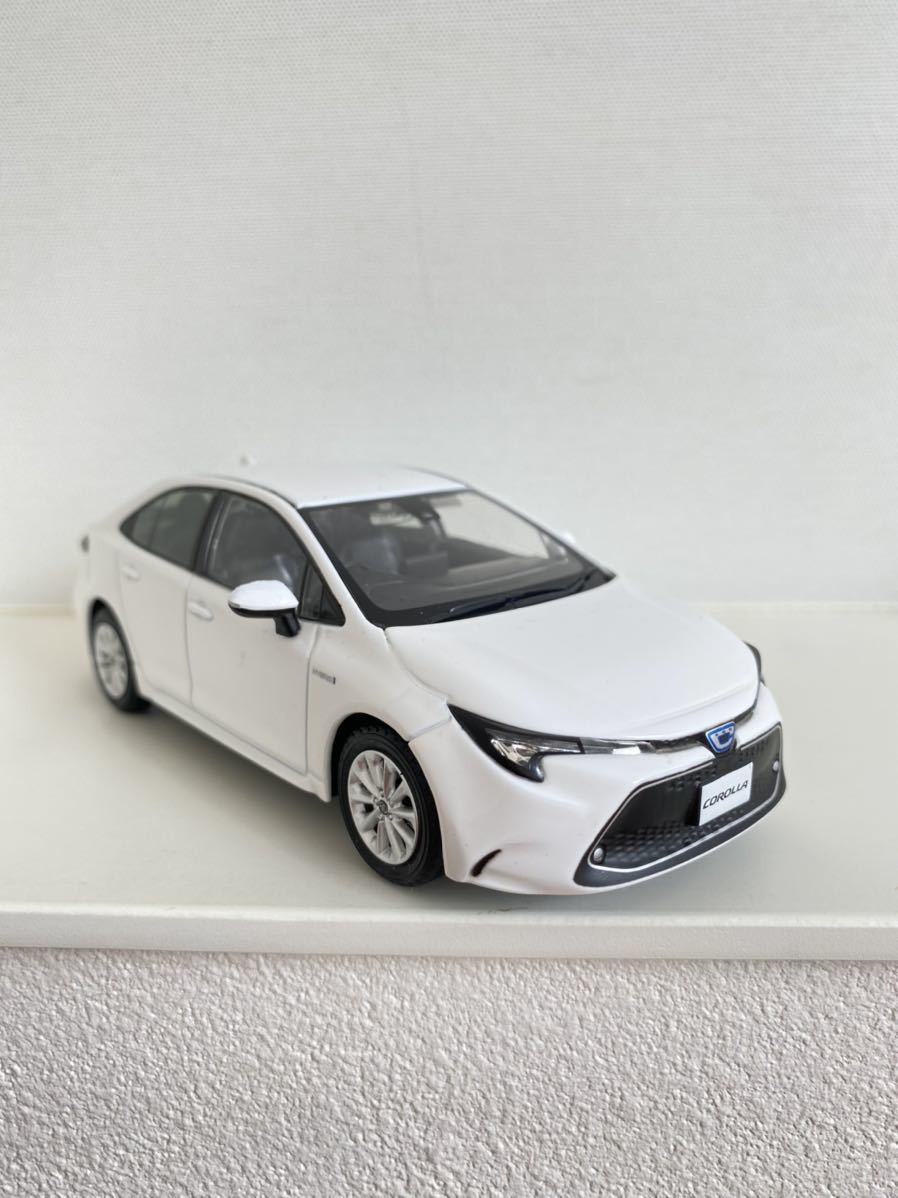 送料込み 新型 カローラ セダン ミニカー トヨタ 1/30 カラーサンプル