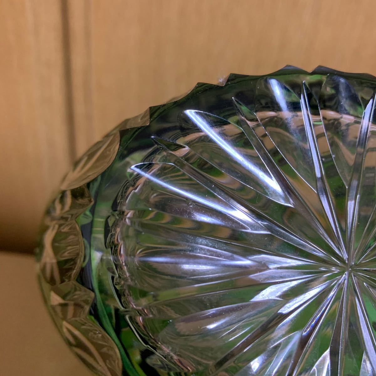 ☆カットガラスの魅力☆珍しいグリーンのドレスデンクリスタル☆スリム
