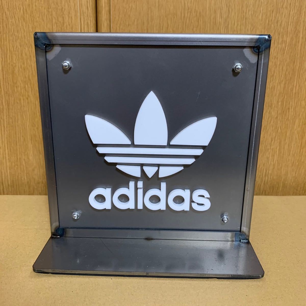 アディダス社 非売品サインボード 超貴重 スチール製 - メルカリ