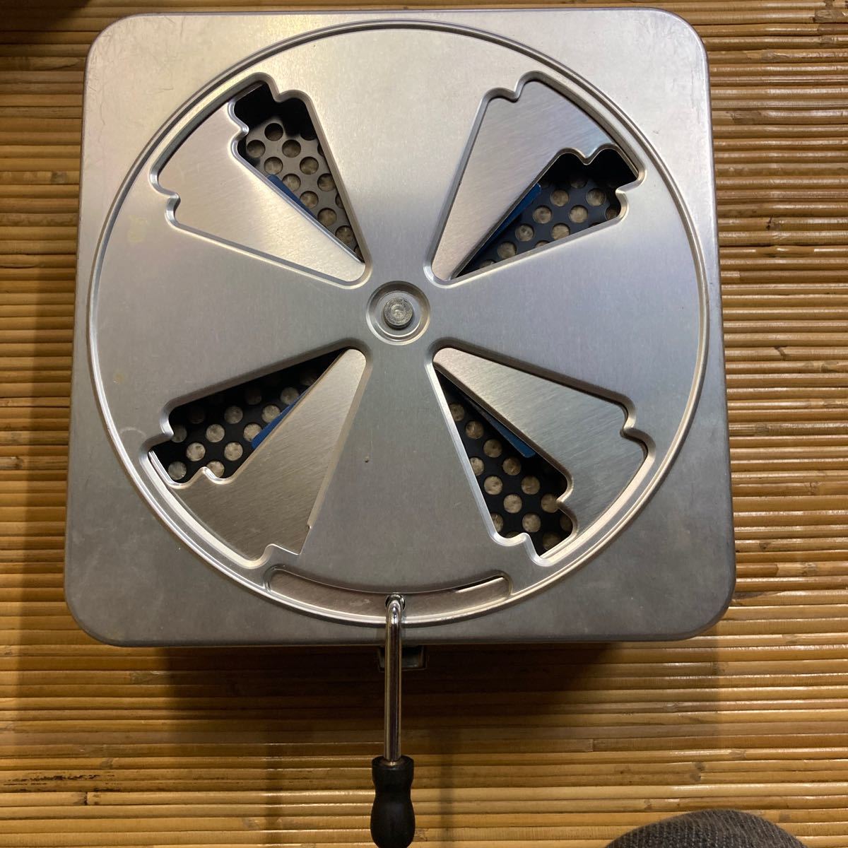 ミツウロコ豆炭コタツ用火床中具(やぐらはありません） 一 番