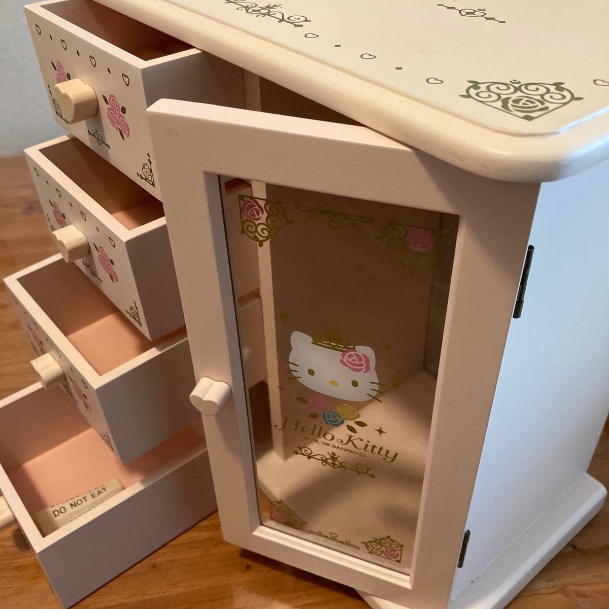 新品 未使用 ハローキティ 木製チェスト アクセサリーケース 非売品