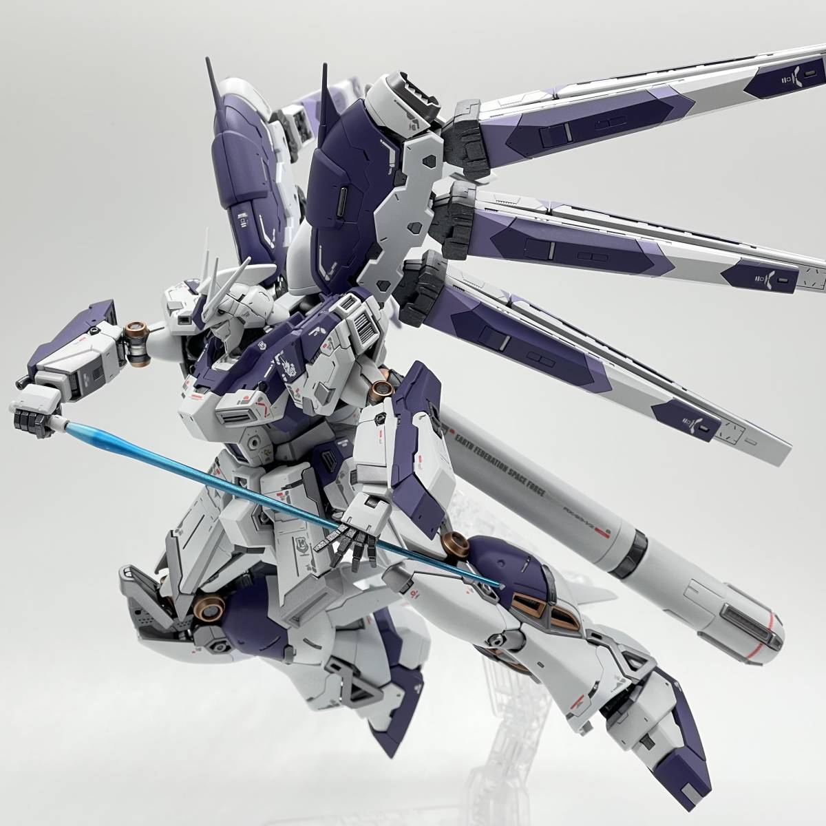 RG hi-ν ガンダム塗装済完成品