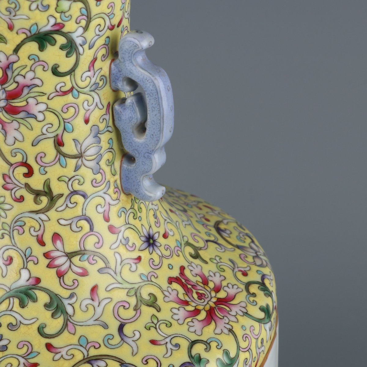 黄地粉彩纏枝蓮瓜菱開窓四季花題詩双