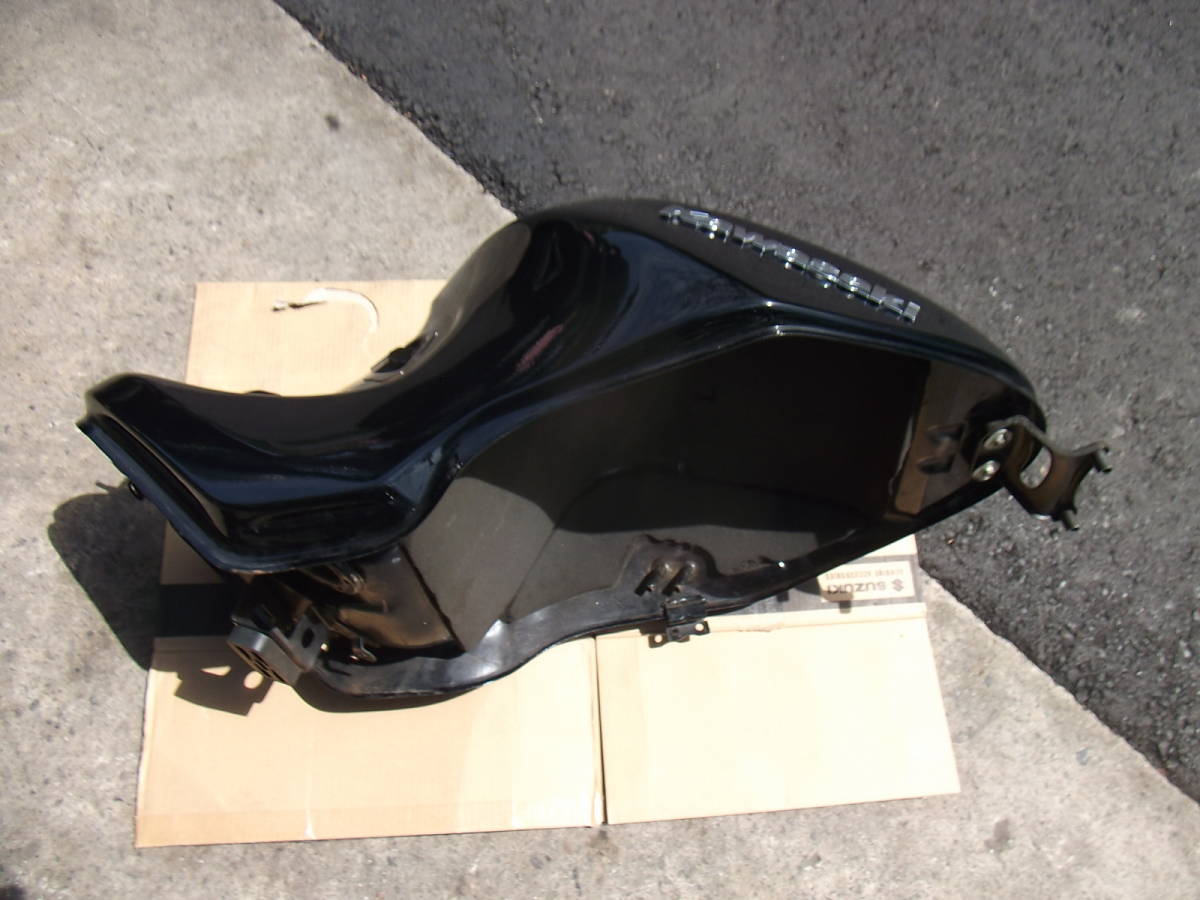 ZZR1100 ZZ-R100 D型 ガソリンタンク 燃料タンク 公式