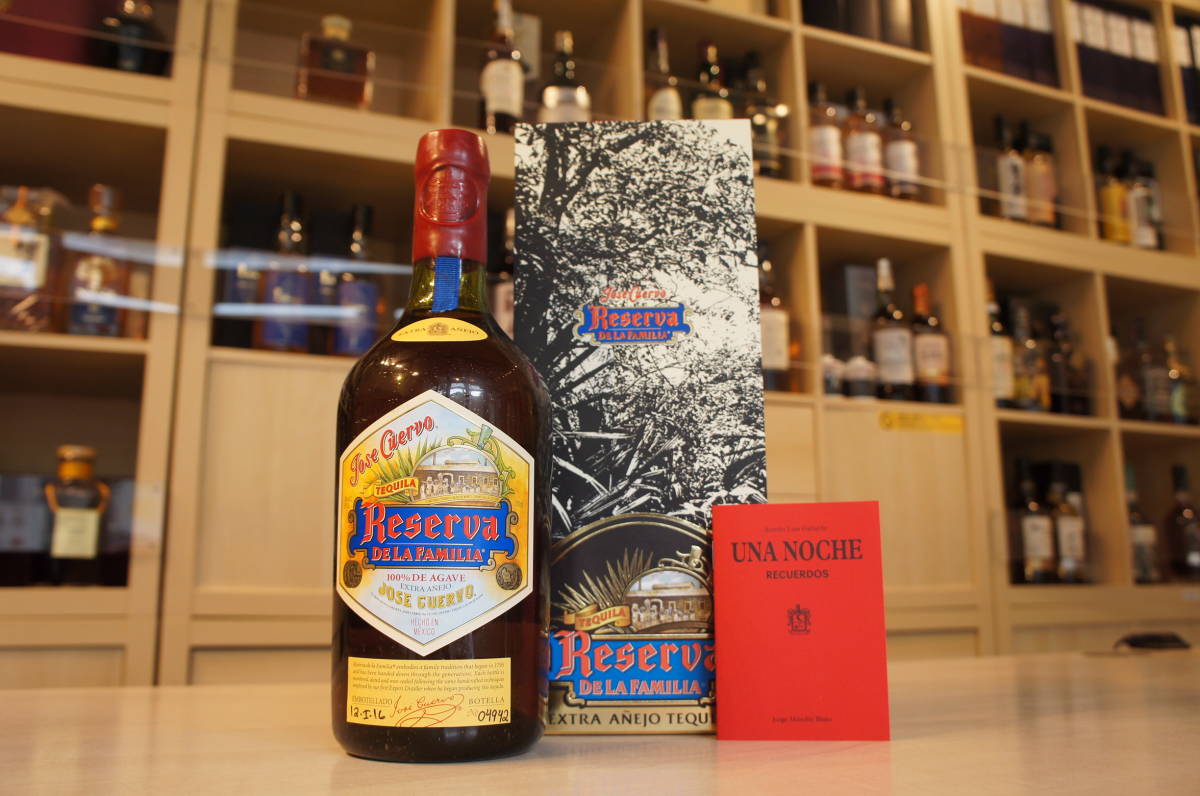 52414 Jose Cuervo（ホセ クエルボ）レゼルヴァ デラ ファミリア