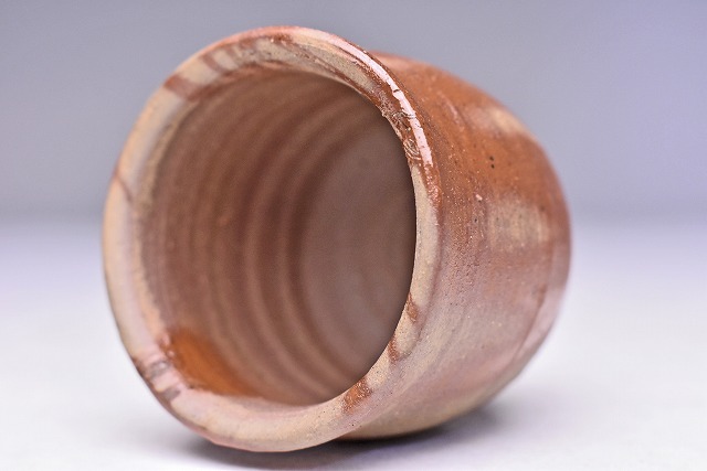 Yahoo!オークション - 伊勢崎満 備前ぐい呑 共箱栞 色形とも良いぐい呑