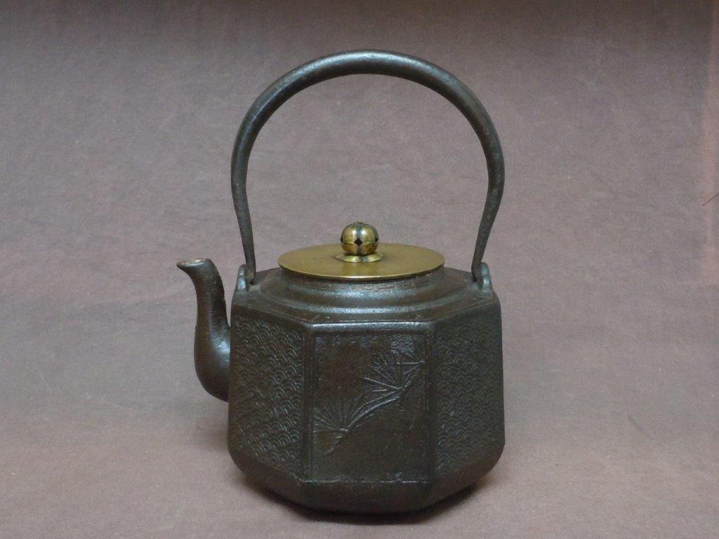 草】鉄瓶 龍文堂造 八角形 松に月・青海波図 節約 美品