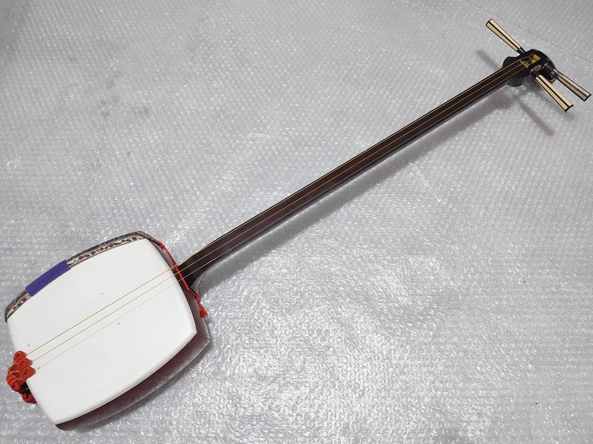 高級紅木中棹三味線 長さ99センチ綾杉胴金ほぞ二本