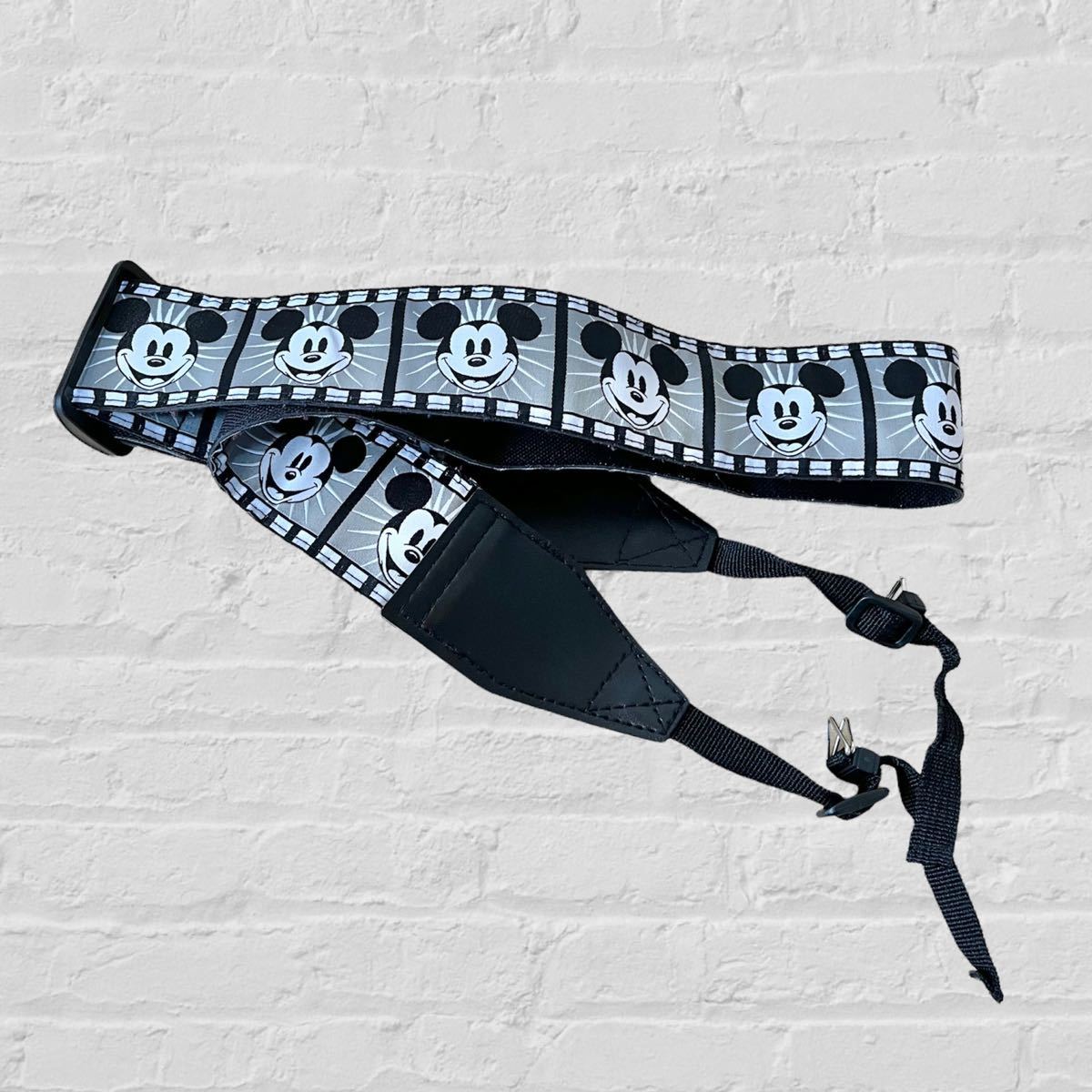 WDW ディズニーカメラストラップ(アイコン)③Disney - ディズニー