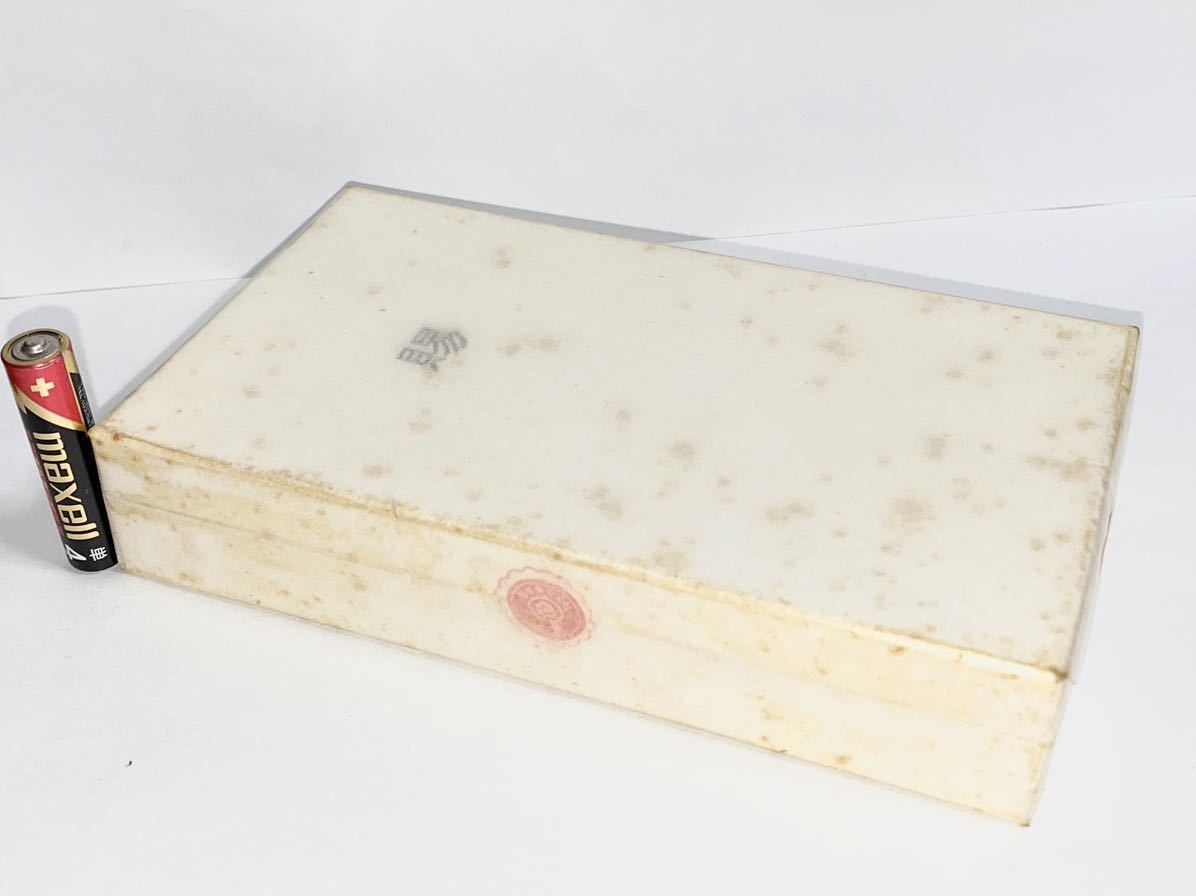 御賜の菊の御紋いり煙草箱