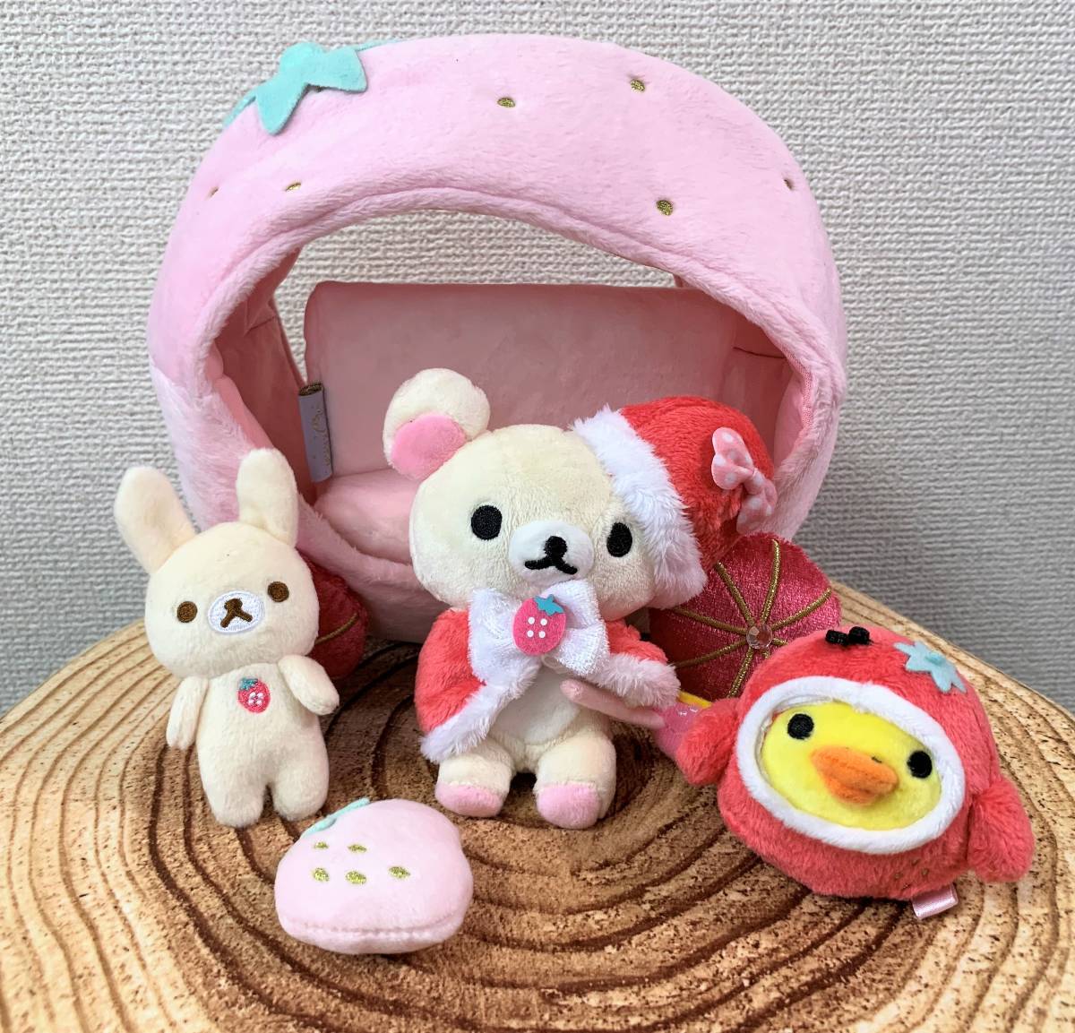 ストア限定◇コリラックマ おすわりぬいぐるみ いちご 赤 【公式通販】