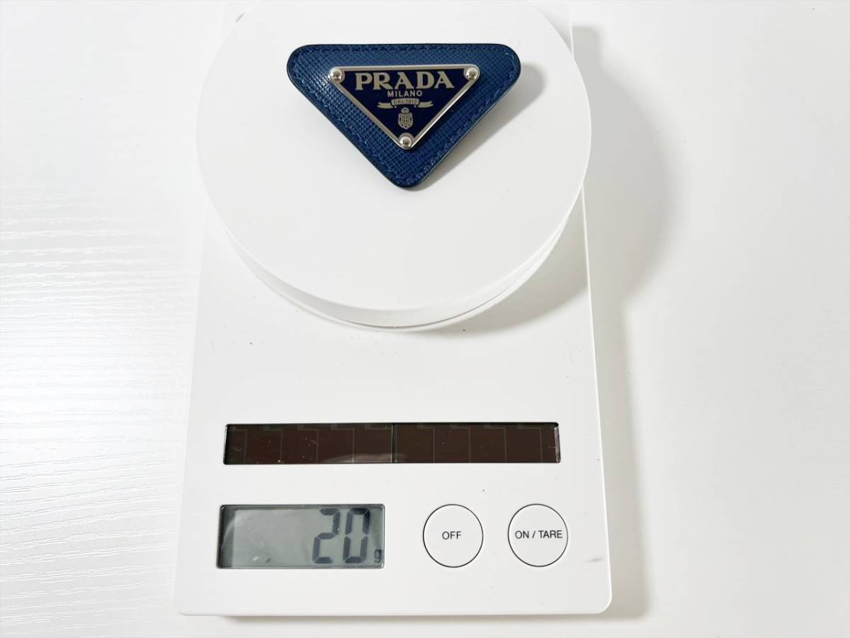 正規品 美品 PRADA プラダ トライアングルロゴ ブローチ ピン ブルー