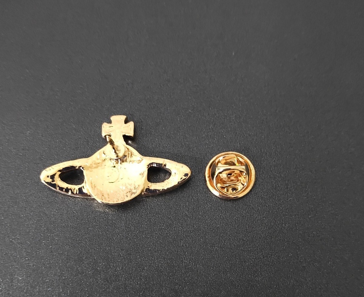 Vivienne Westwood ヴィヴィアンウエストウッド ピンバッジ ブローチ