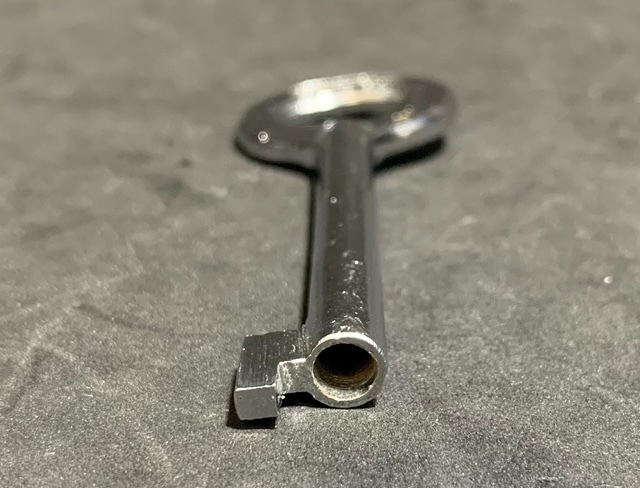 鉄道部品 忍び錠 ラッチキー TOKYO IWATA製