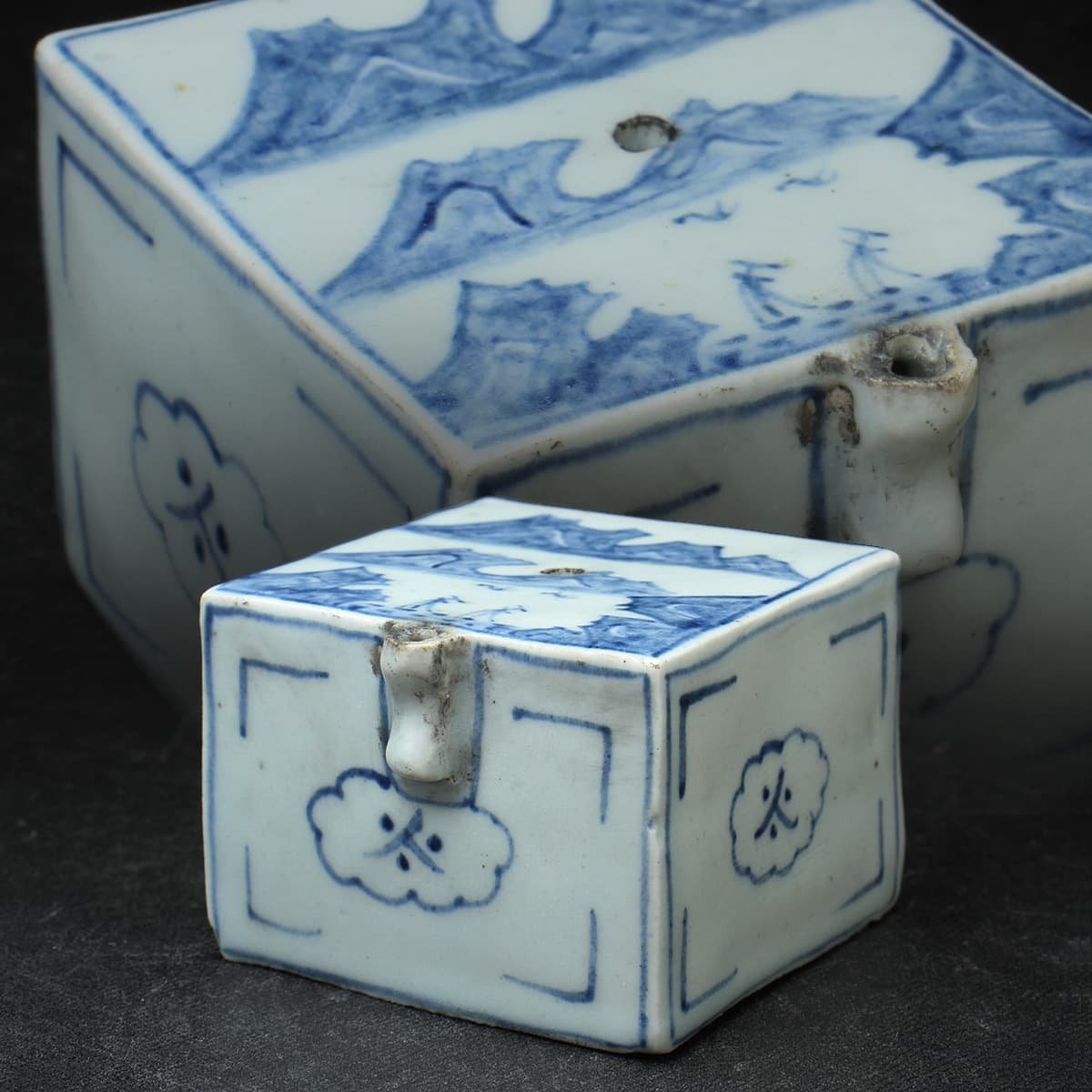 EE542 朝鮮古美術 李朝 白磁染付 山水文 角形水滴 幅6.6cm