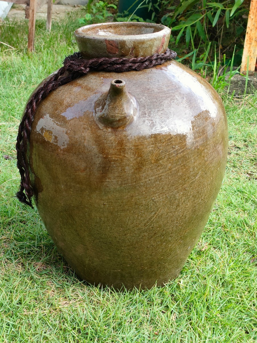 骨董品 アンティーク レトロ昭和時代もしくはもっと前の大きい醤油壺