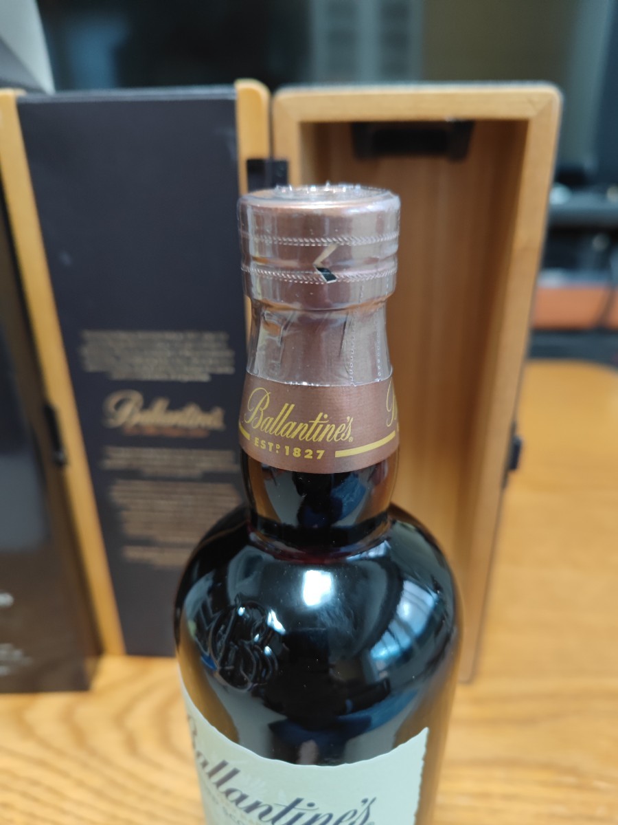 バランタイン30年ベリーレア旧ラベル700ml 40% 木箱付き未開栓