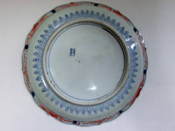 皿□古い赤絵中皿 花唐草紋 中国 唐物 花弁型 顗 古玩