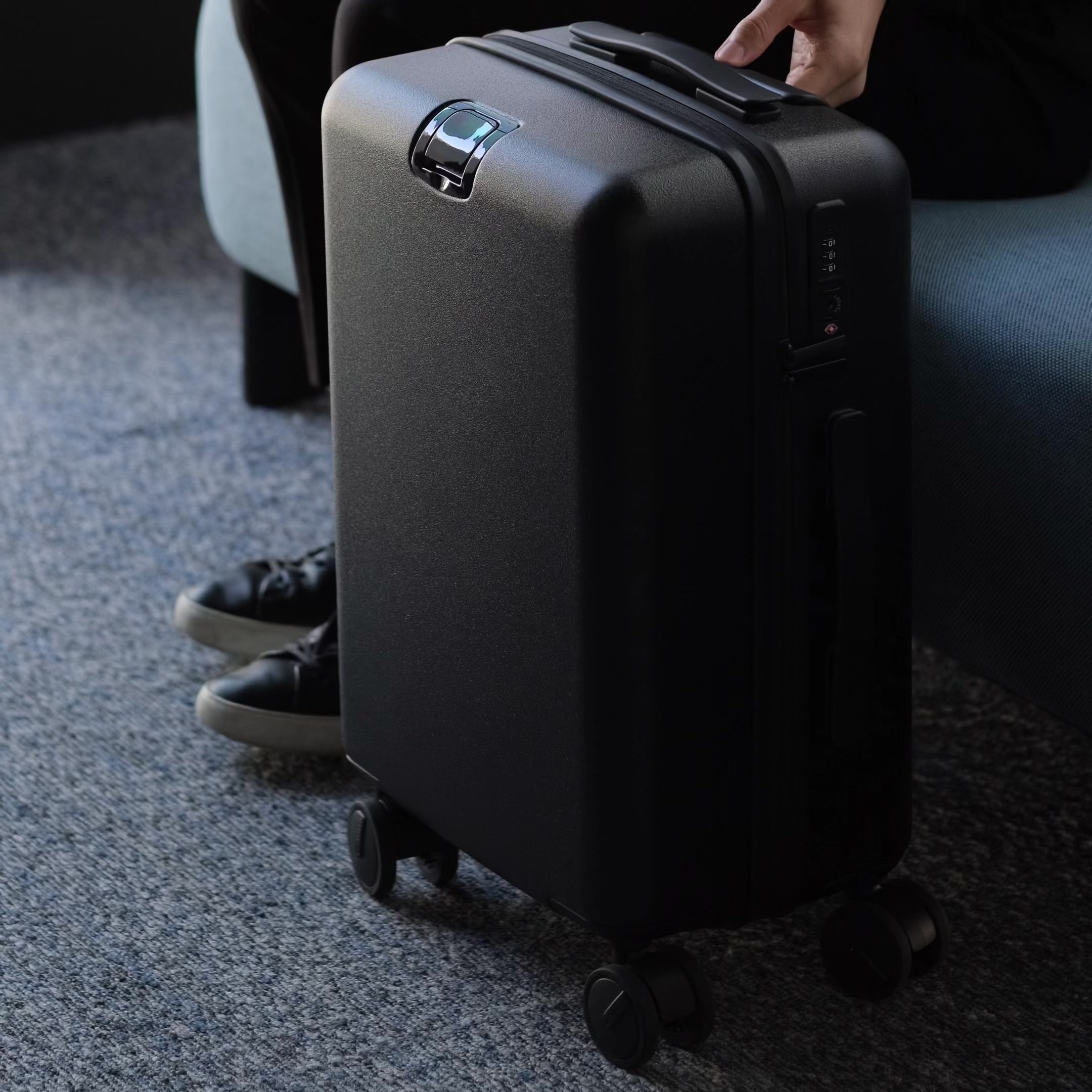 Essential Luxe Suitcase | aucentic(オーセンティック)