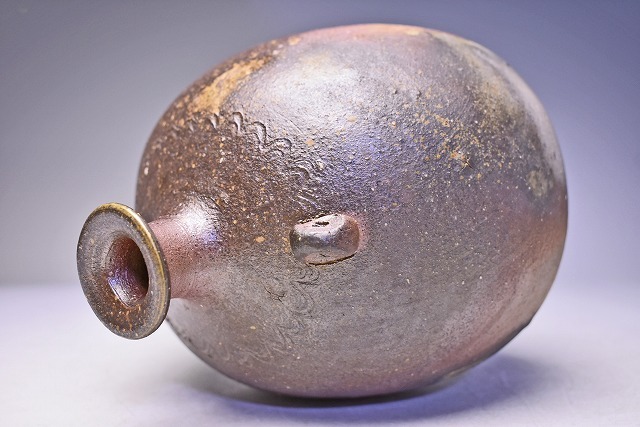 伊勢崎満 ☆ 備前扁壺花生 ☆ 共箱共布 ☆ 耳付花入 ☆