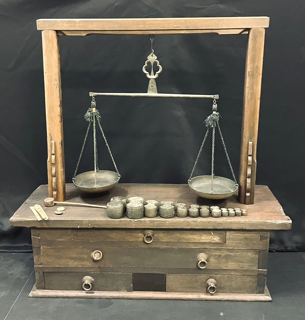 江戸時代末期～明治（天秤はかり）